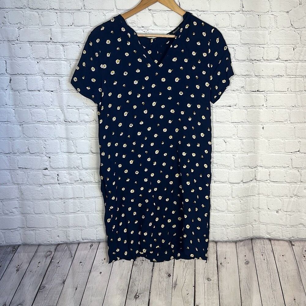 MADEWELL Button-Back Easy Dress in Daisy Dots Style AB331